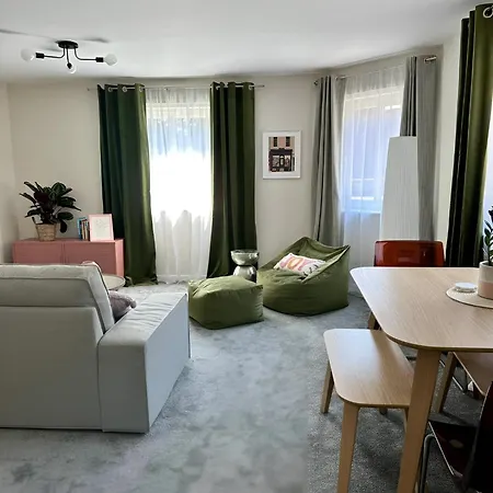Central Modern Apartment With Free Parking. Located In York'S Historical Building Exterior photo